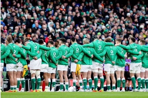 Irish Rugby team sing national anthem