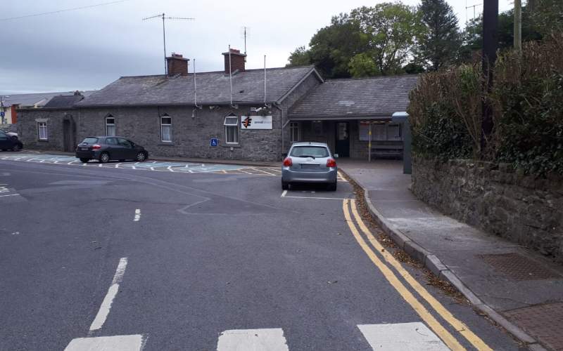 Caisleán an Bharraigh station