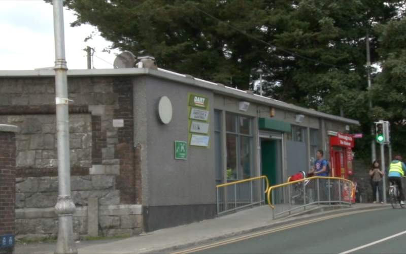 Cuas an Ghainimh agus Glas Tuathail station