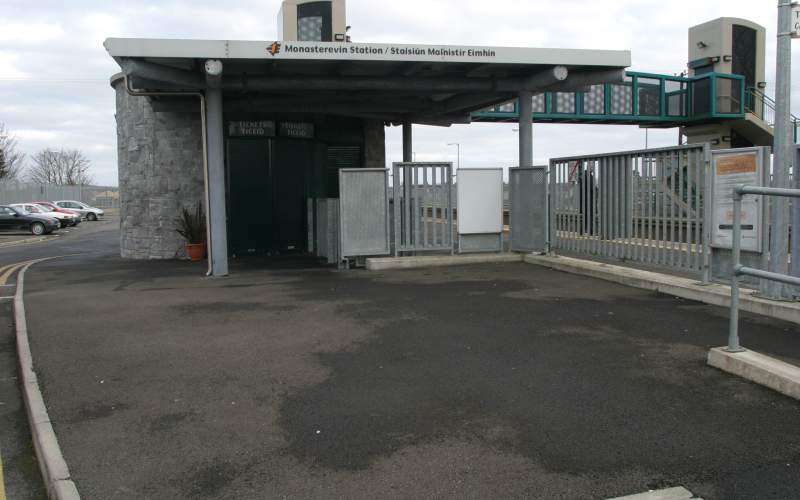 Mainistir Eimhín station