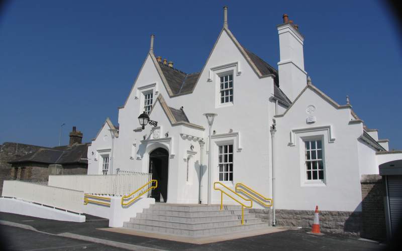 Na Solláin agus An Nás station