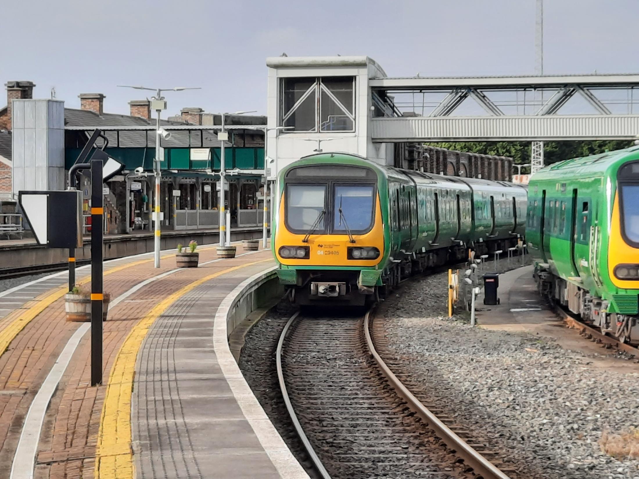 Drogheda-Station-Commuter-trains-charging-platforms.jpg