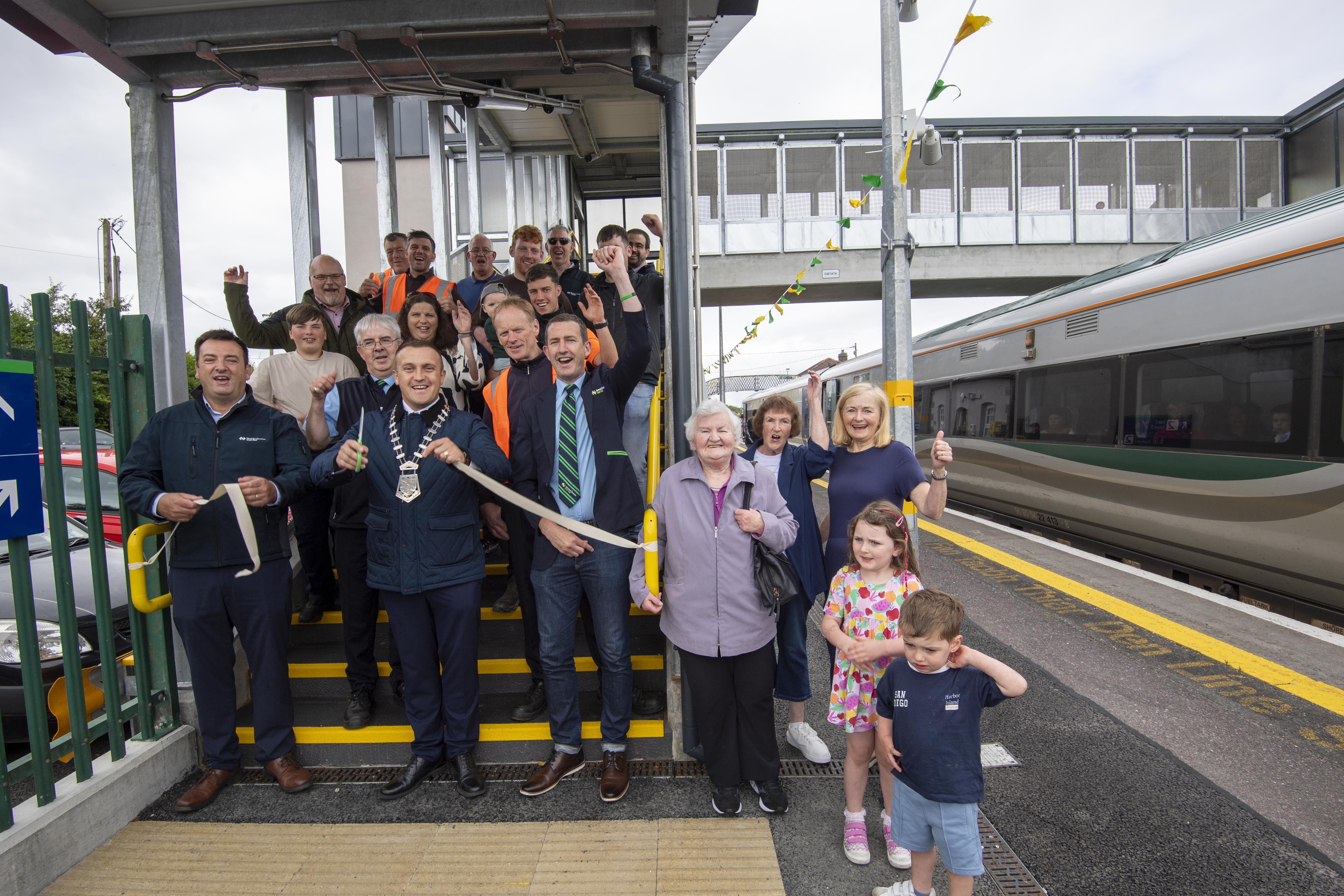 Representatives from Iarnród Éireann’s Disability Users Group, local elected representatives and members of the community from Rathmore celebrating the opening of the footbridge